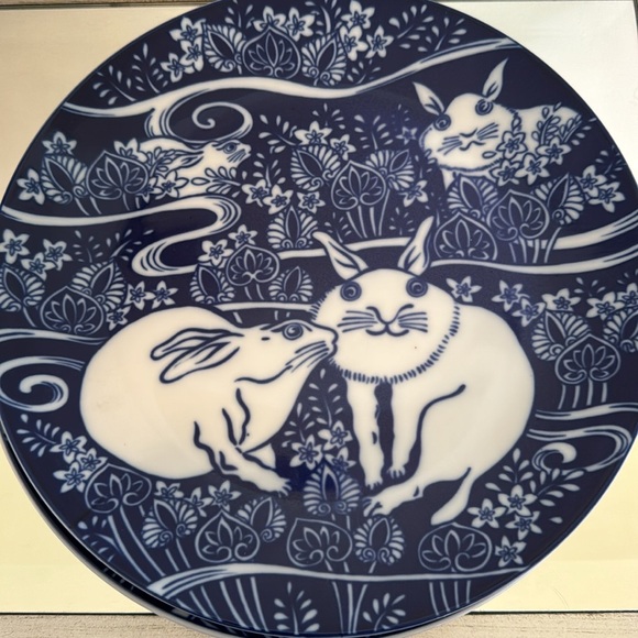 SIGMA BLUE RABBIT TABLESETTER SET OF 4 DINNER PLATES - Picture 5 of 6
